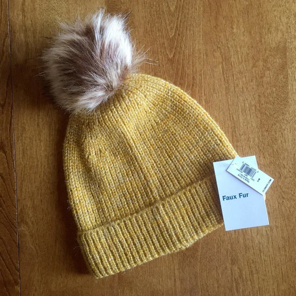 Old Navy faux fur pompom beanie NWT
